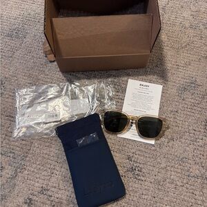 Le Specs sand Frame Sunglasses with Navy Case BIG DEAL | SAND